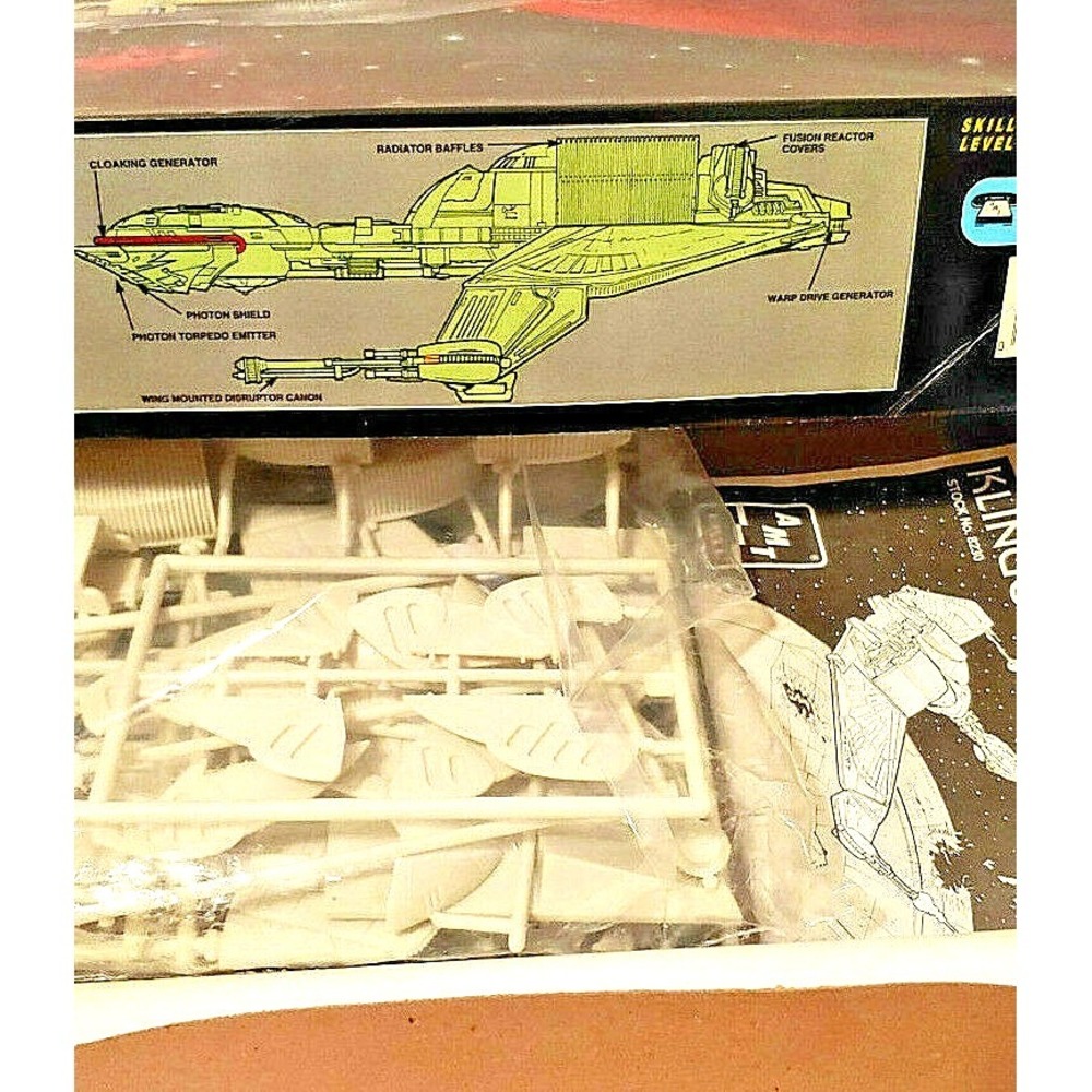 Star Trek Generations Klingon Bird of Prey Model Kit Toy 1995 ERTL Spaceship - Picture 5 of 6